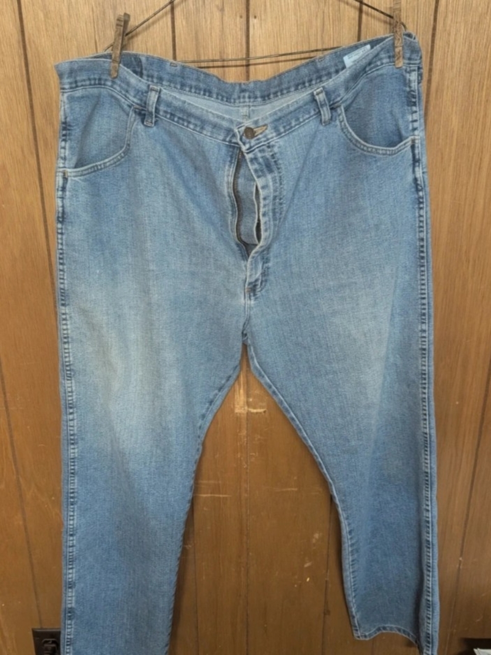 Wrangler Men’s Slim Straight Light Blue Jeans
